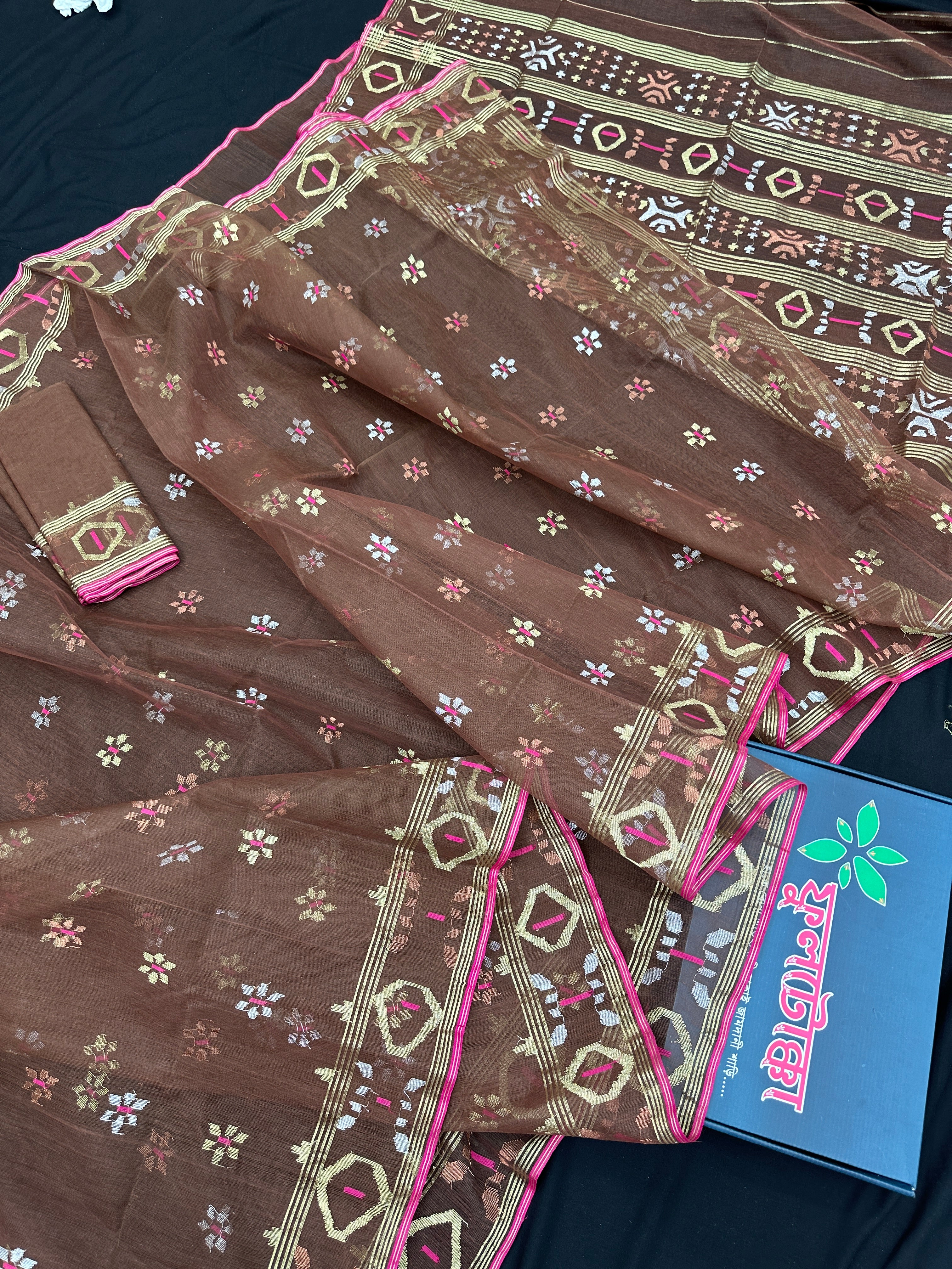Mazenta Jamdani Saree 84 Count with Blouse