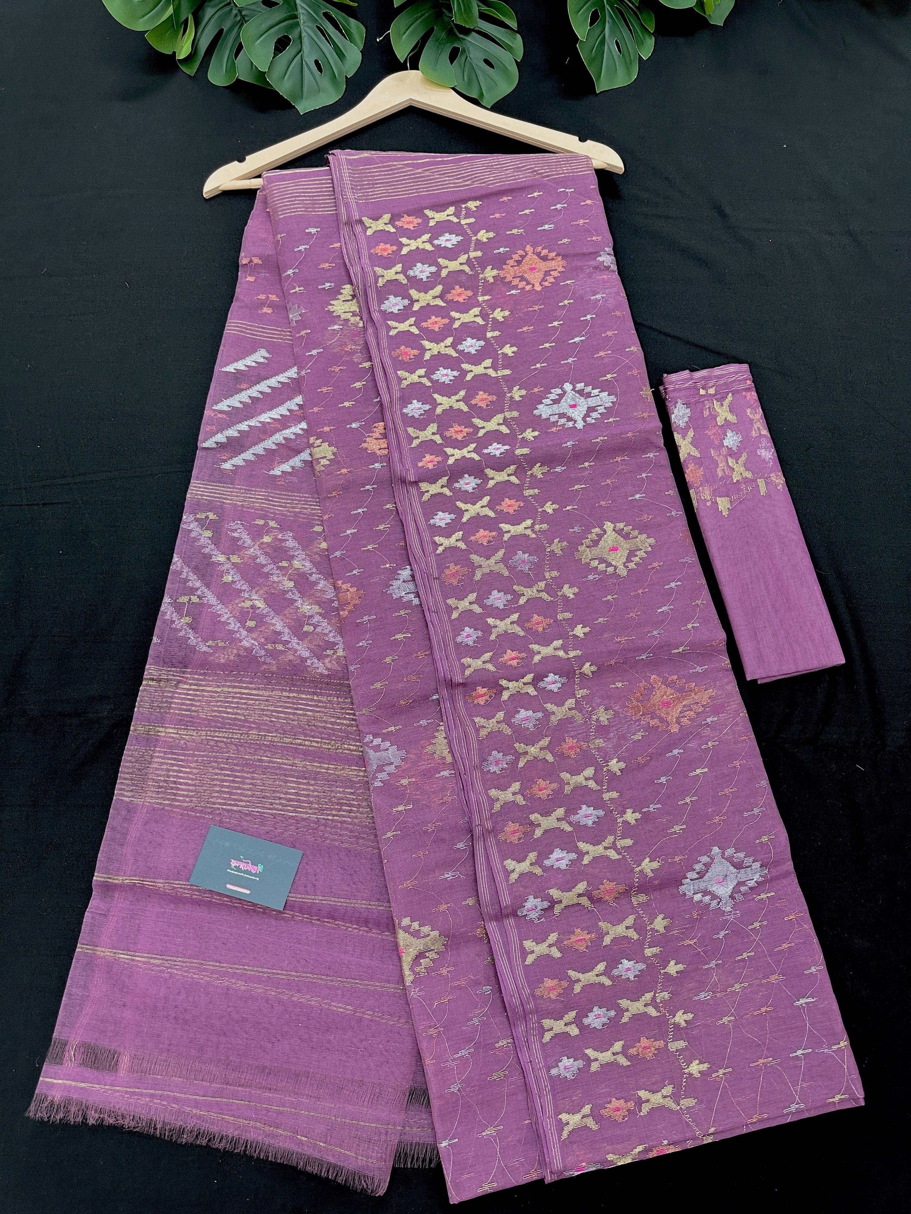 Eye soothing Mauve handloom jamdani saree