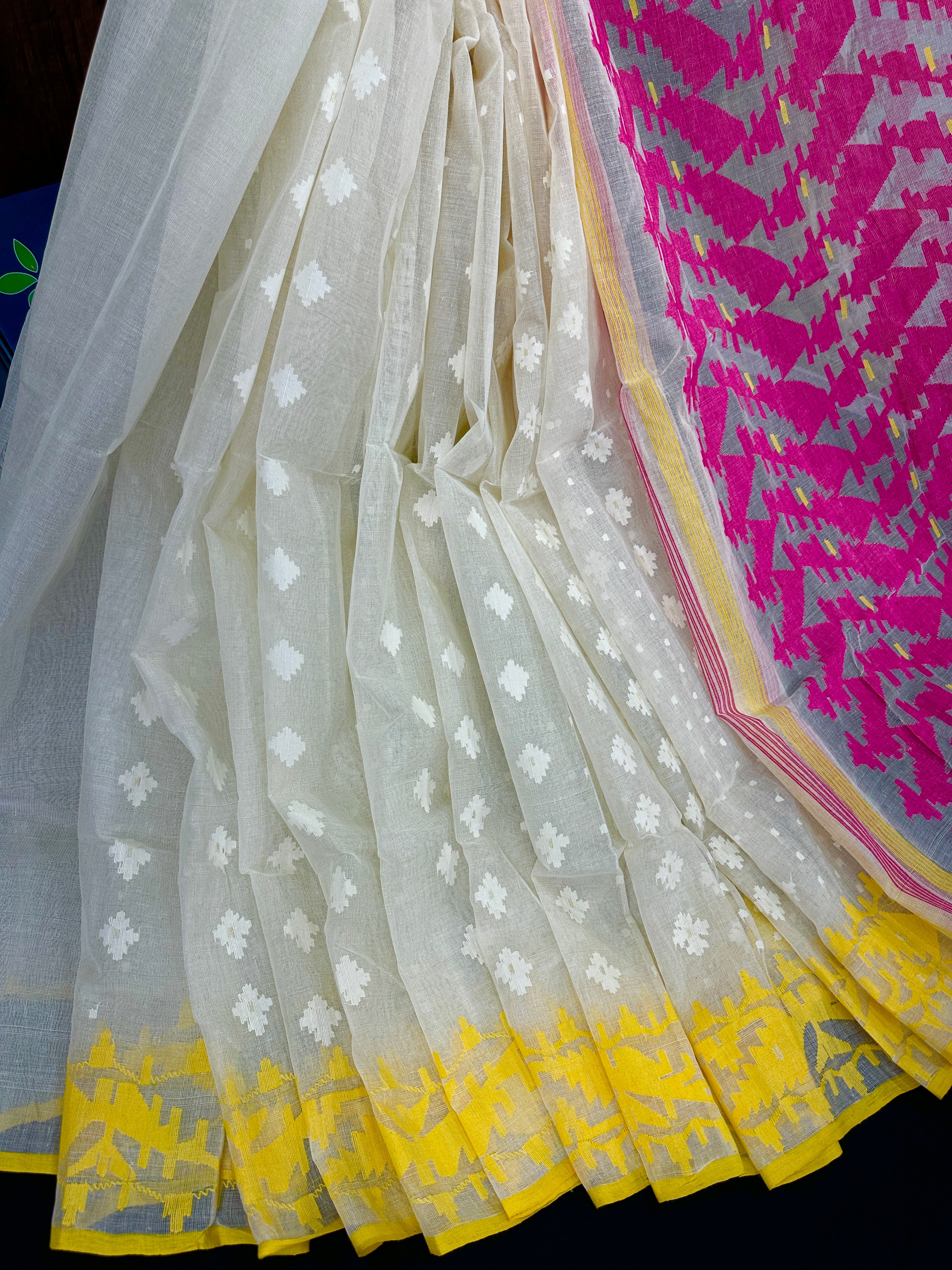 White gonga jamuna cotton jamdani saree with pink paar