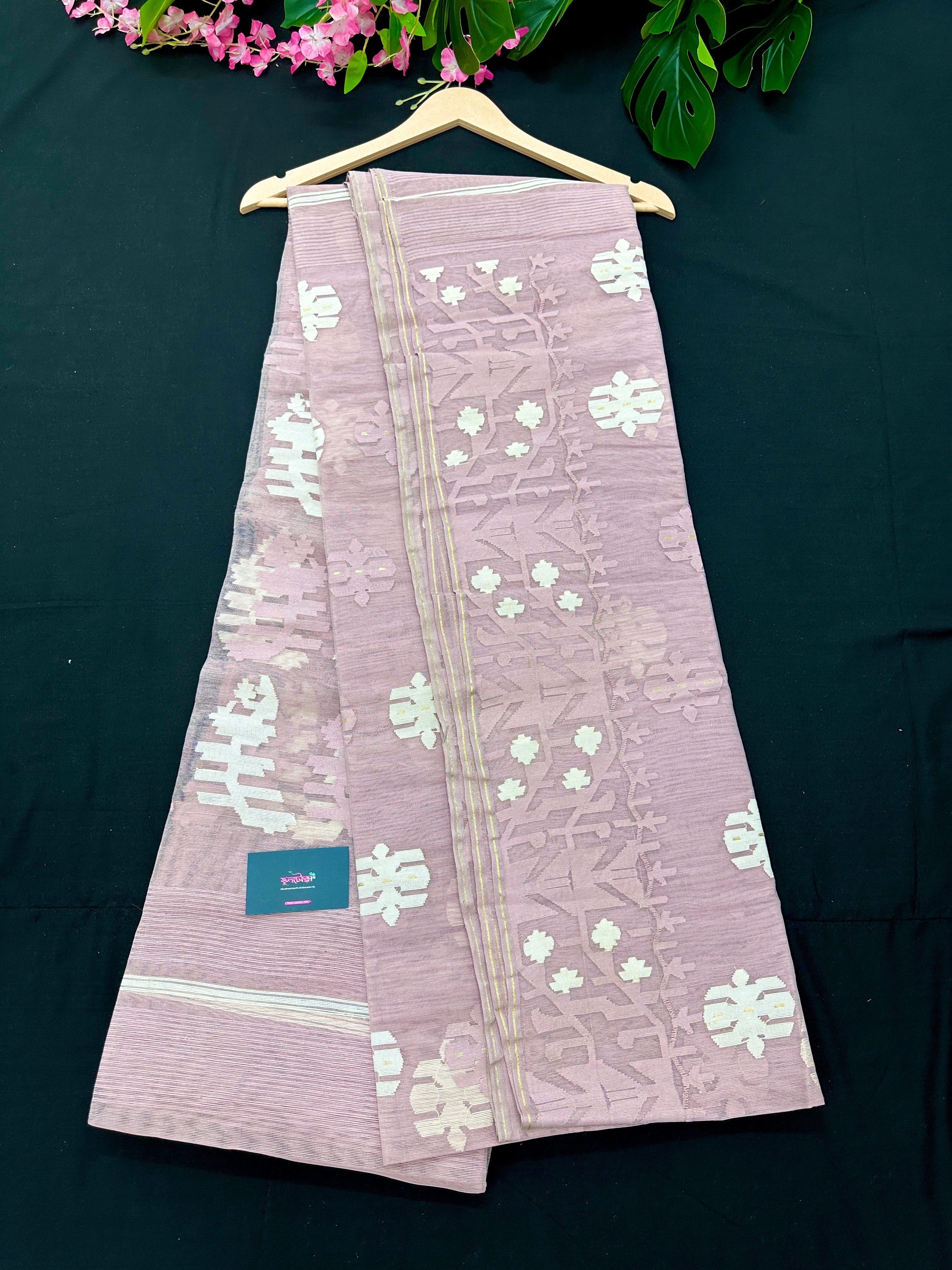 Eye Smothing Handloom Jamdani Saree with blouse piece.