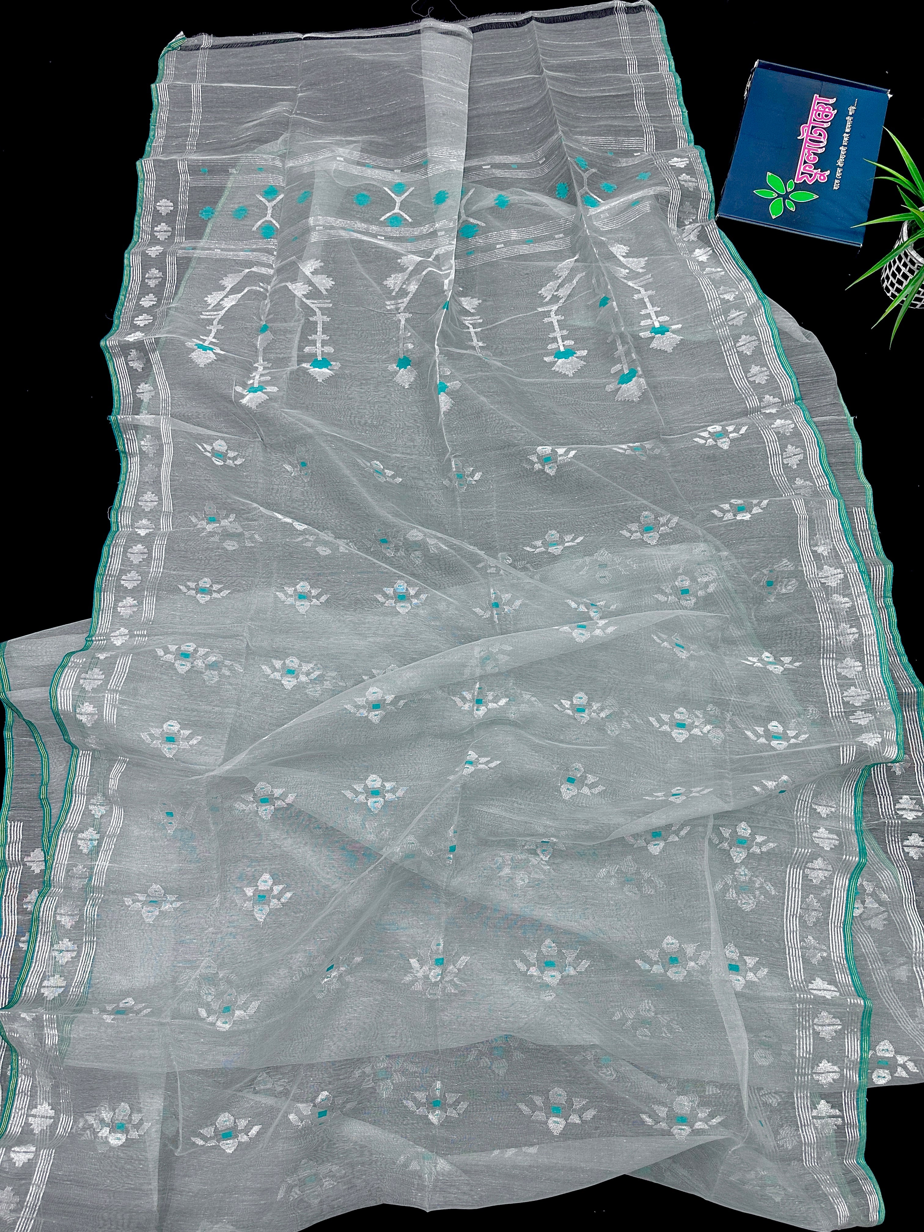 SILVERY JAMDANI