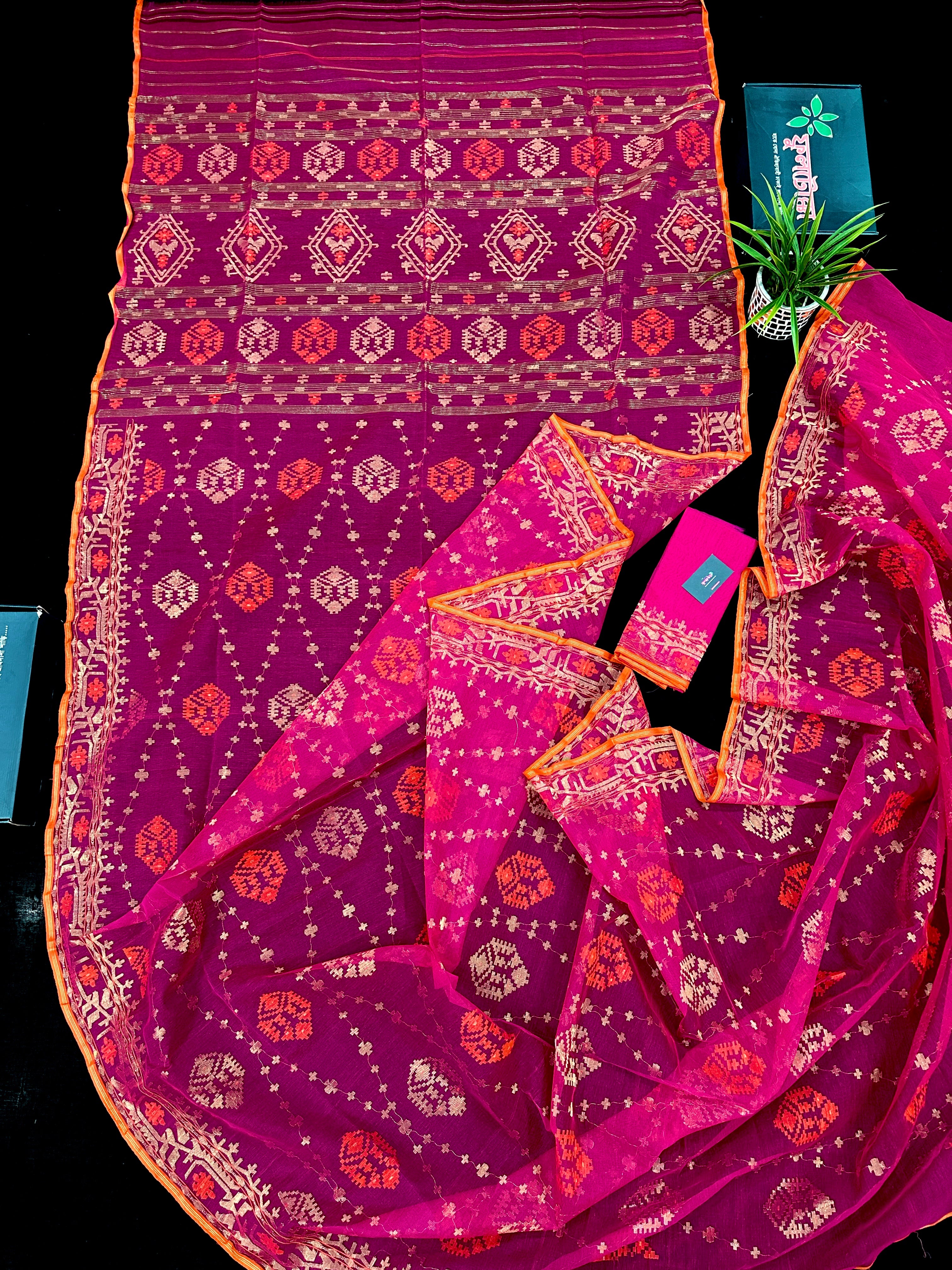 MAGENTA EXCLUSIVE