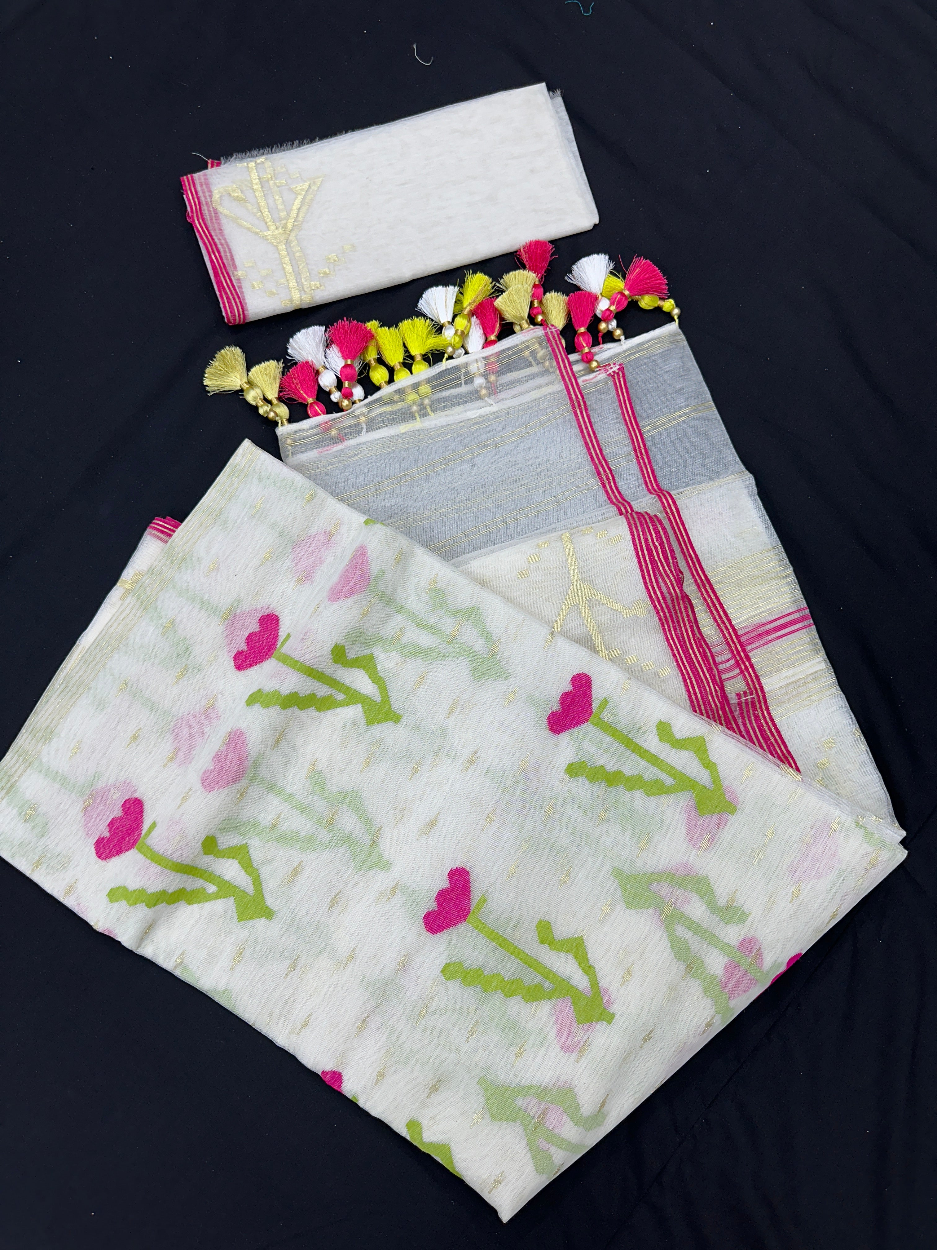 Elegant White Jamdani saree.