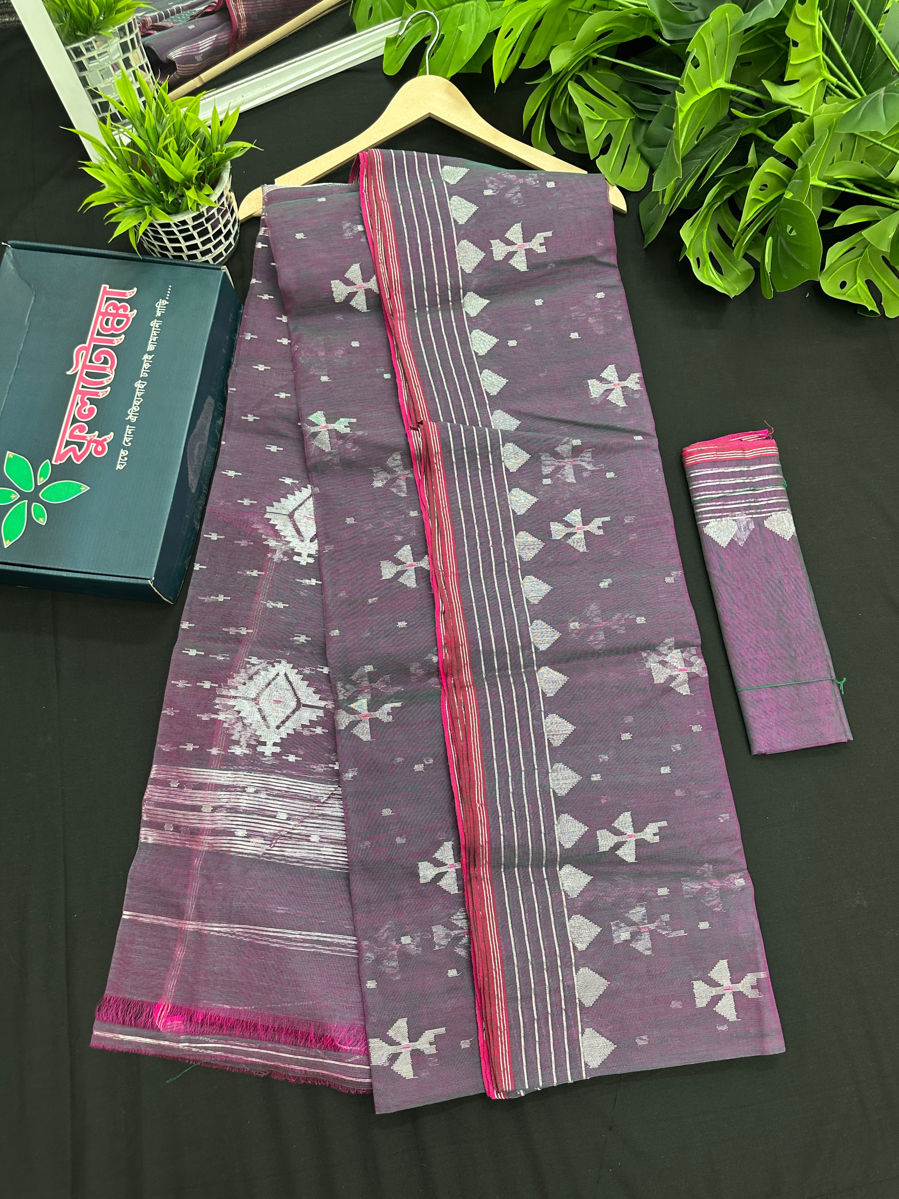 Dual Toned Original Handloom Halfsilk Dhakai Jamdani Saree With Silver Jori Work