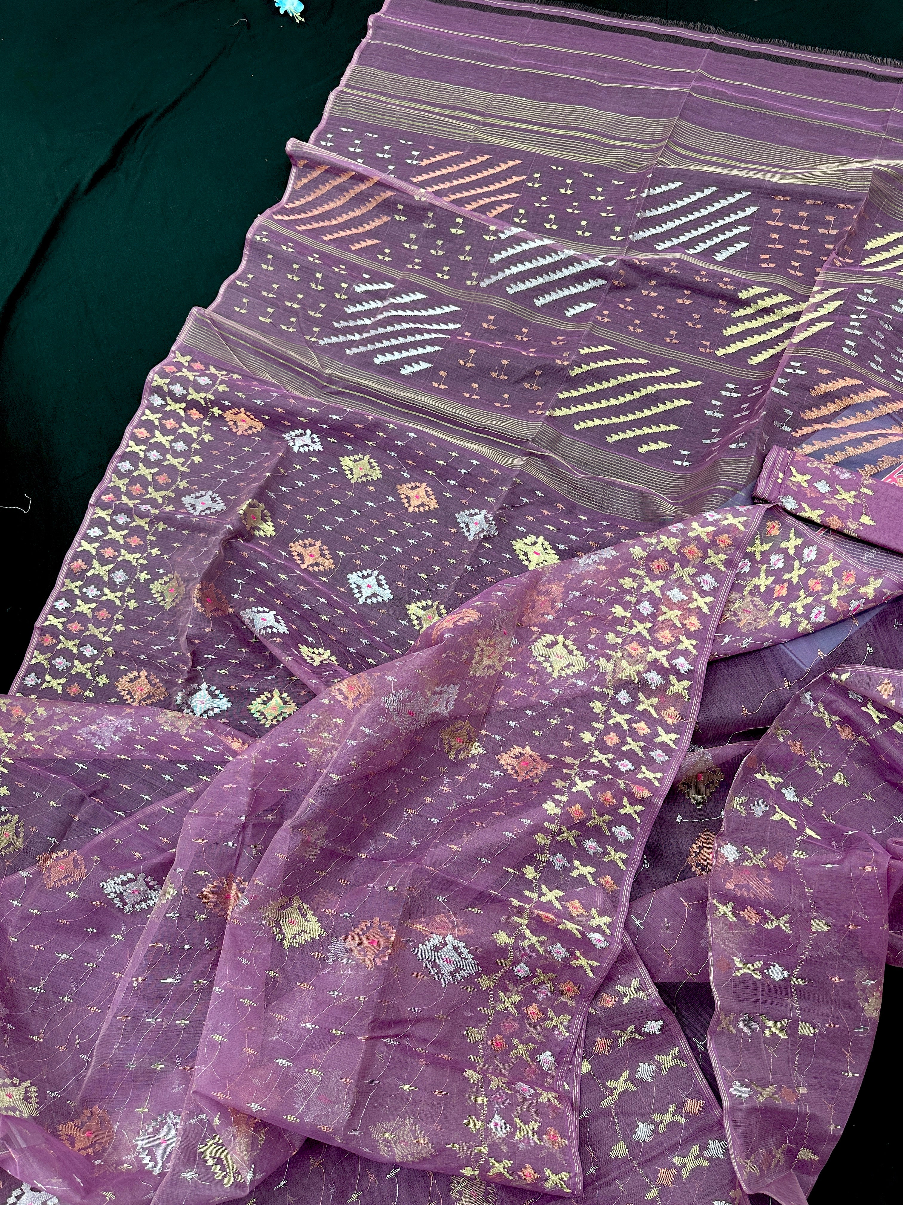 Eye soothing Mauve handloom jamdani saree