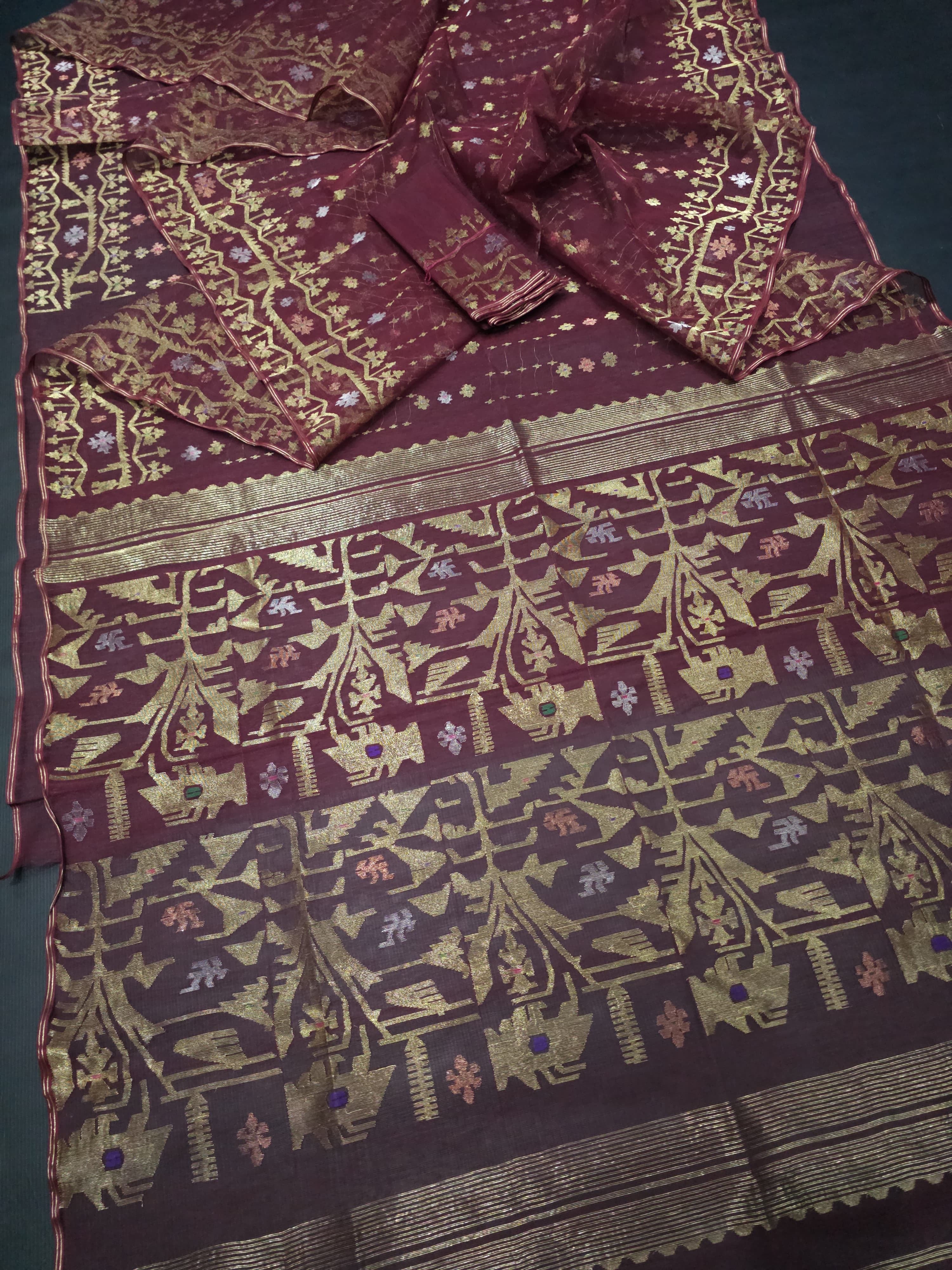 MAROON EXCLUSIVE