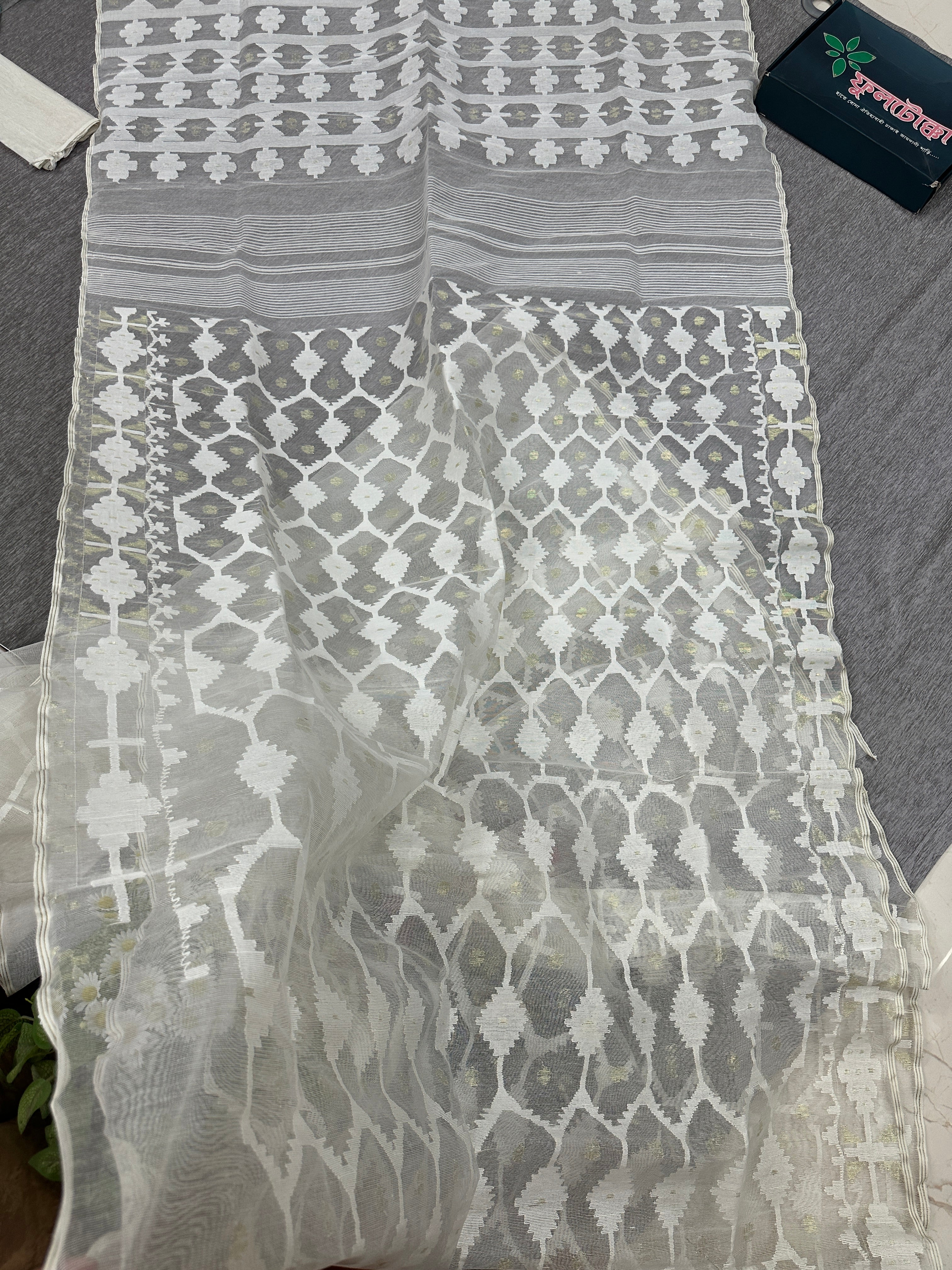 WHITE JAMDANI