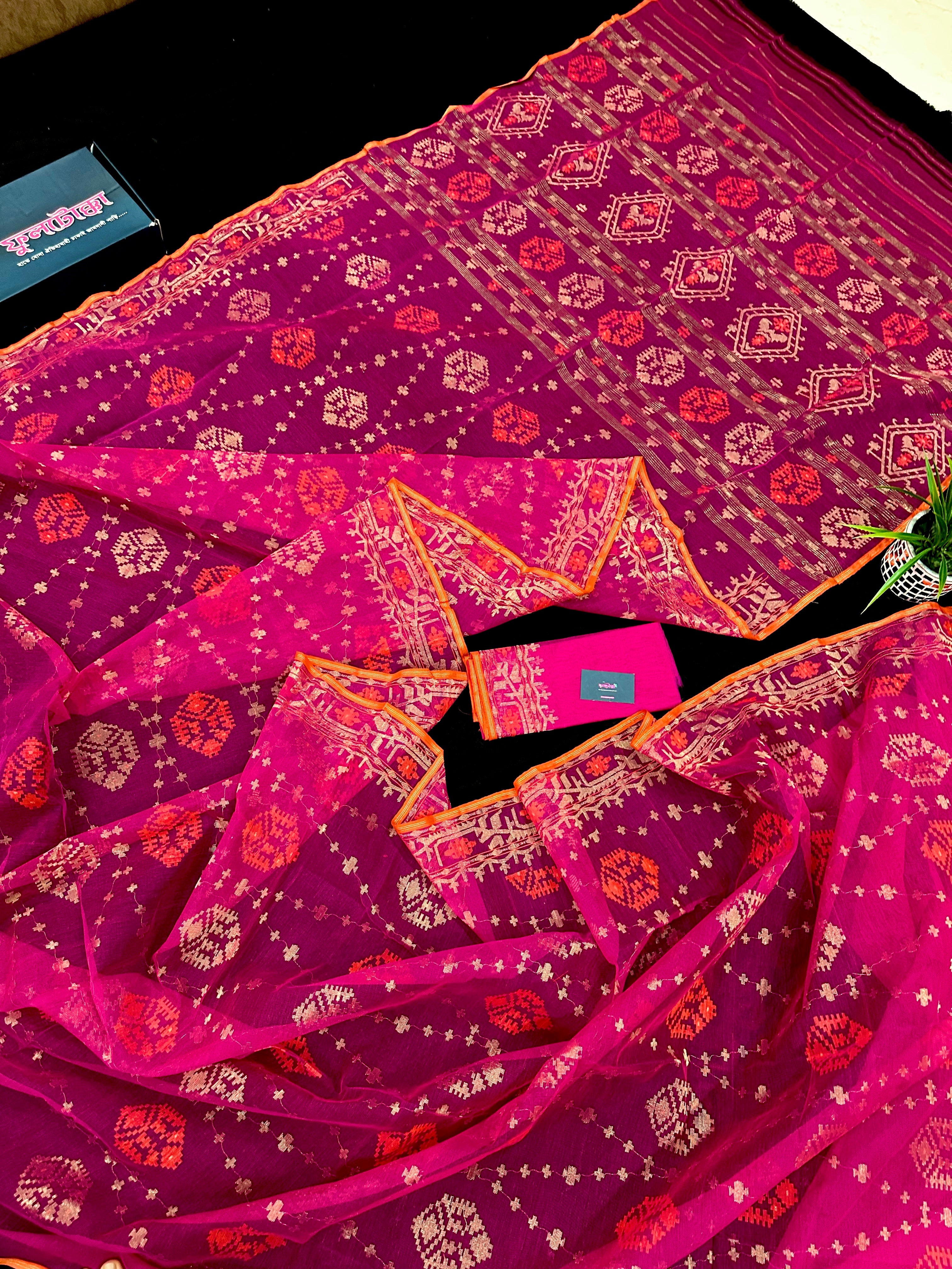 MAGENTA EXCLUSIVE