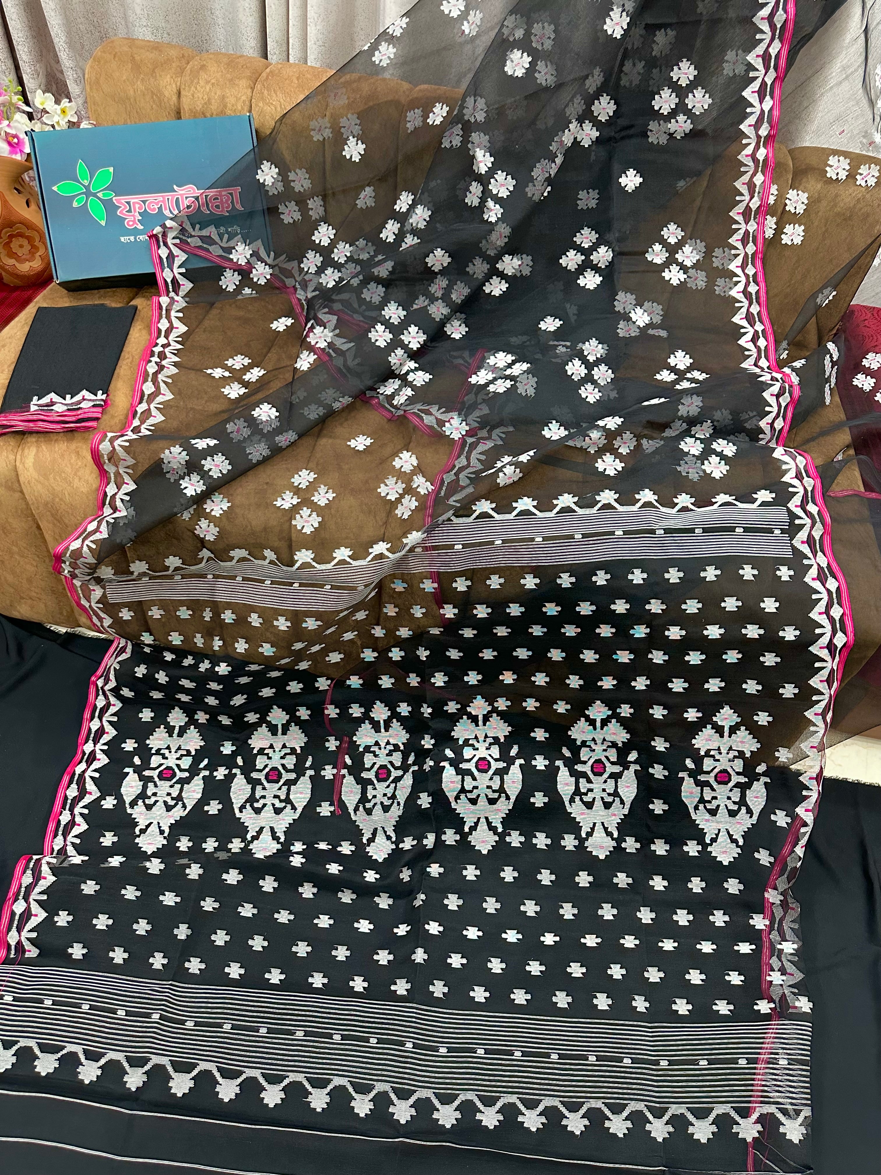 Black Handloom Dhakai Jamdani Saree With Blouse Piece.