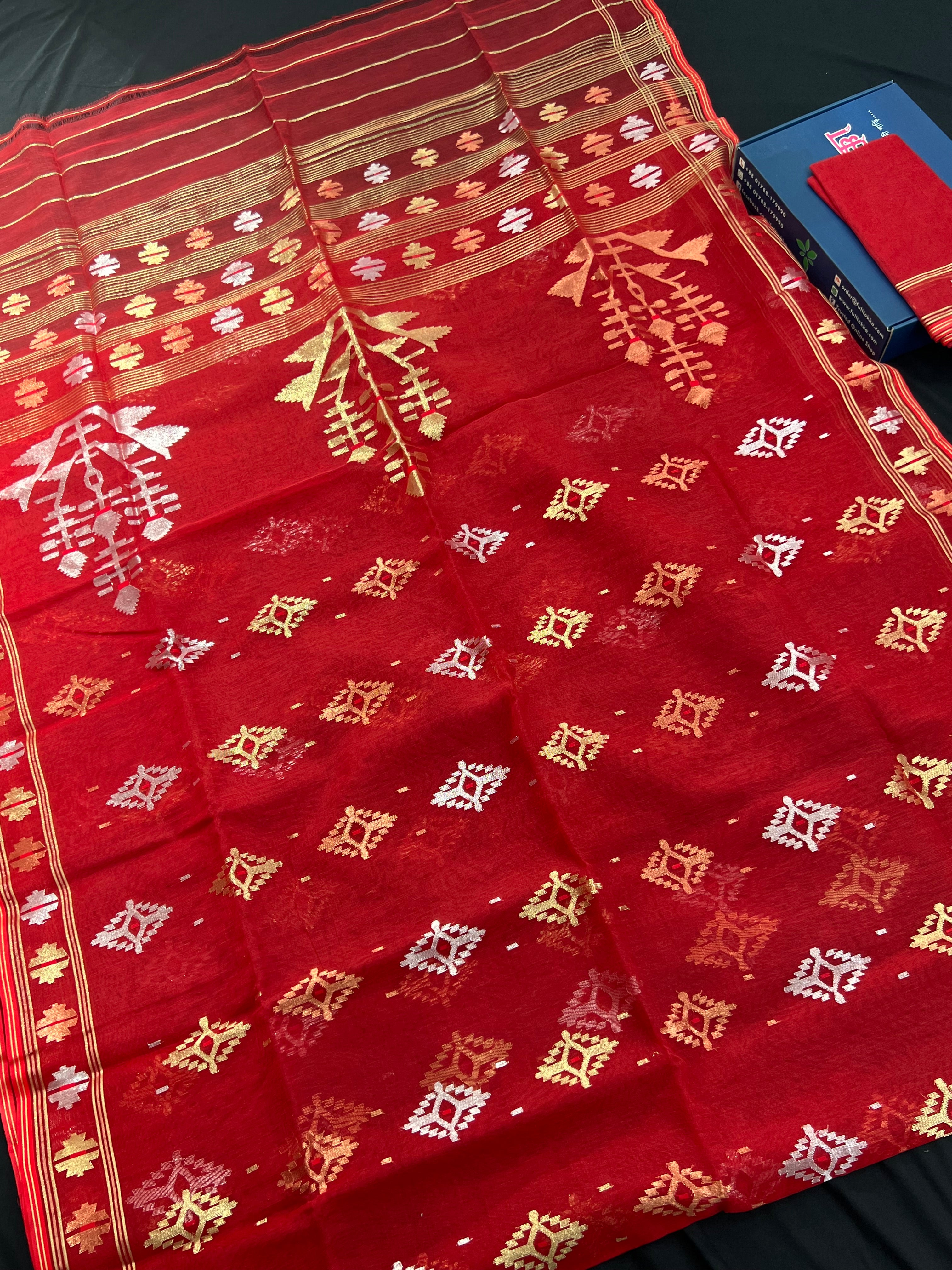 Red Handloom Dhakai Jamdani Saree With Blouse Piece
