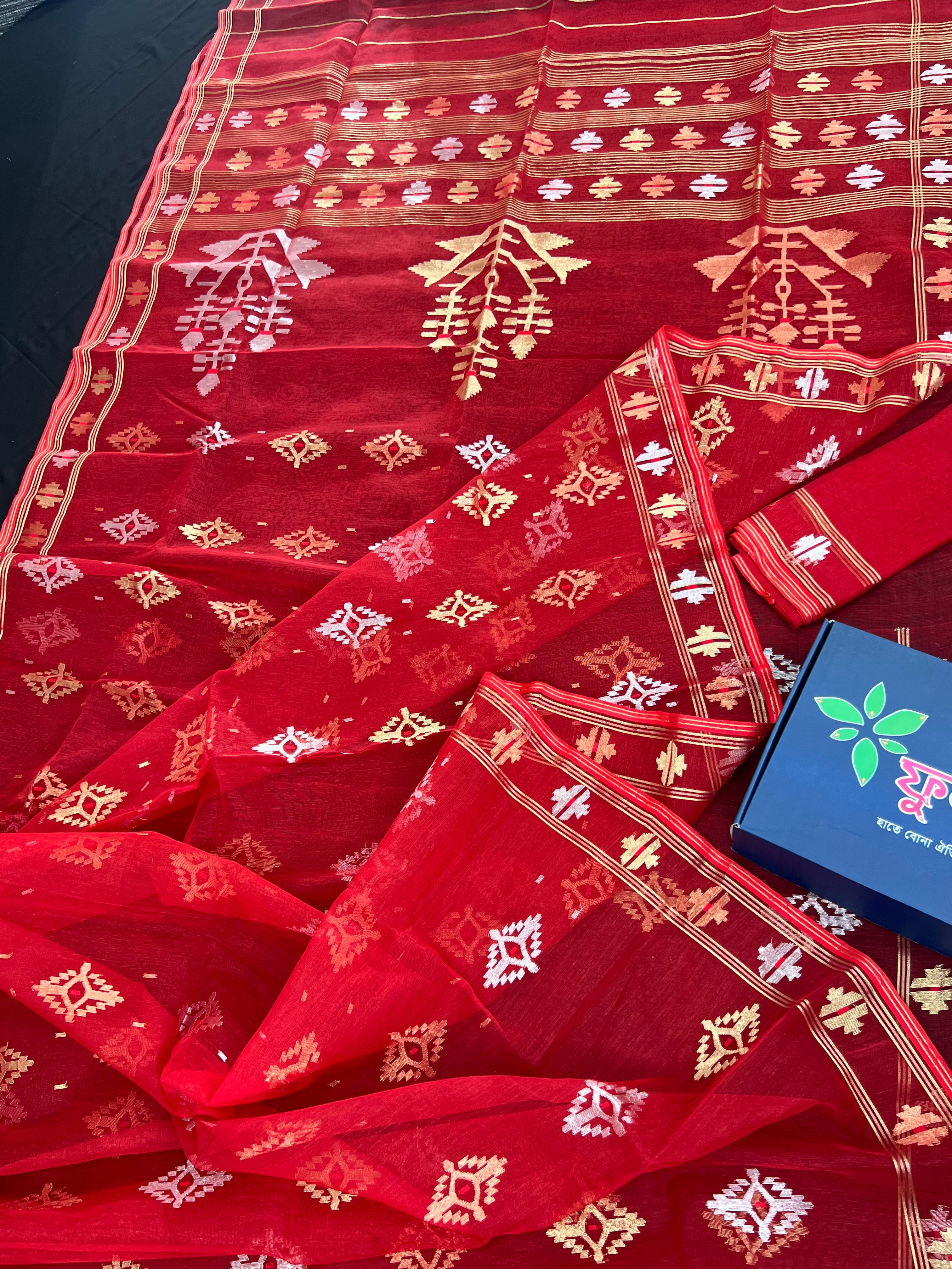 Red Handloom Dhakai Jamdani Saree With Blouse Piece