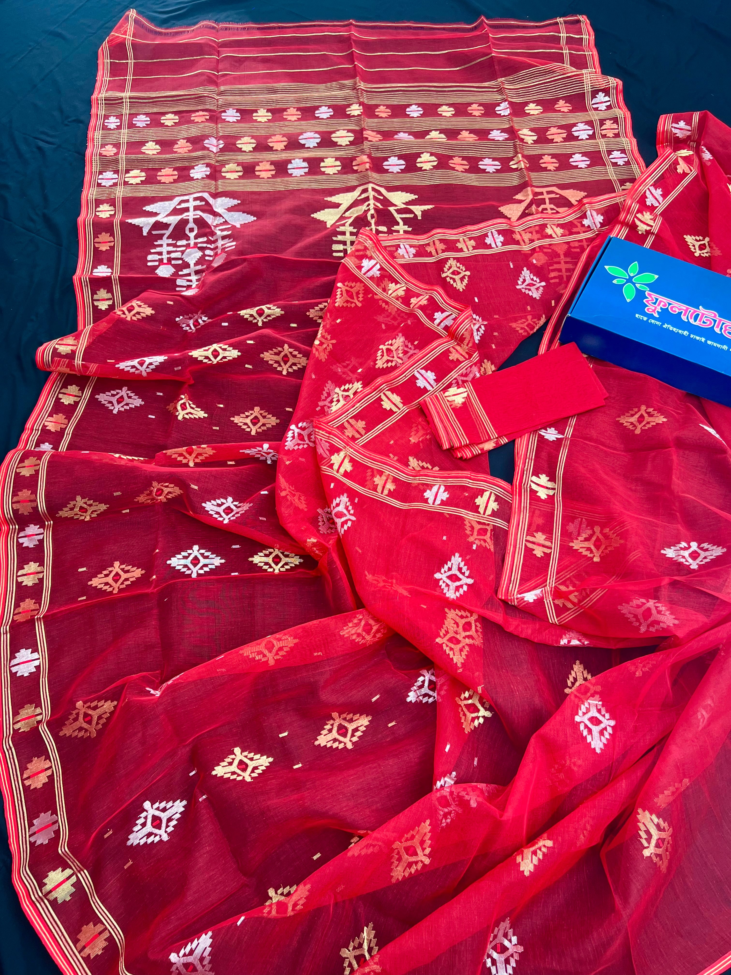 Red Handloom Dhakai Jamdani Saree With Blouse Piece