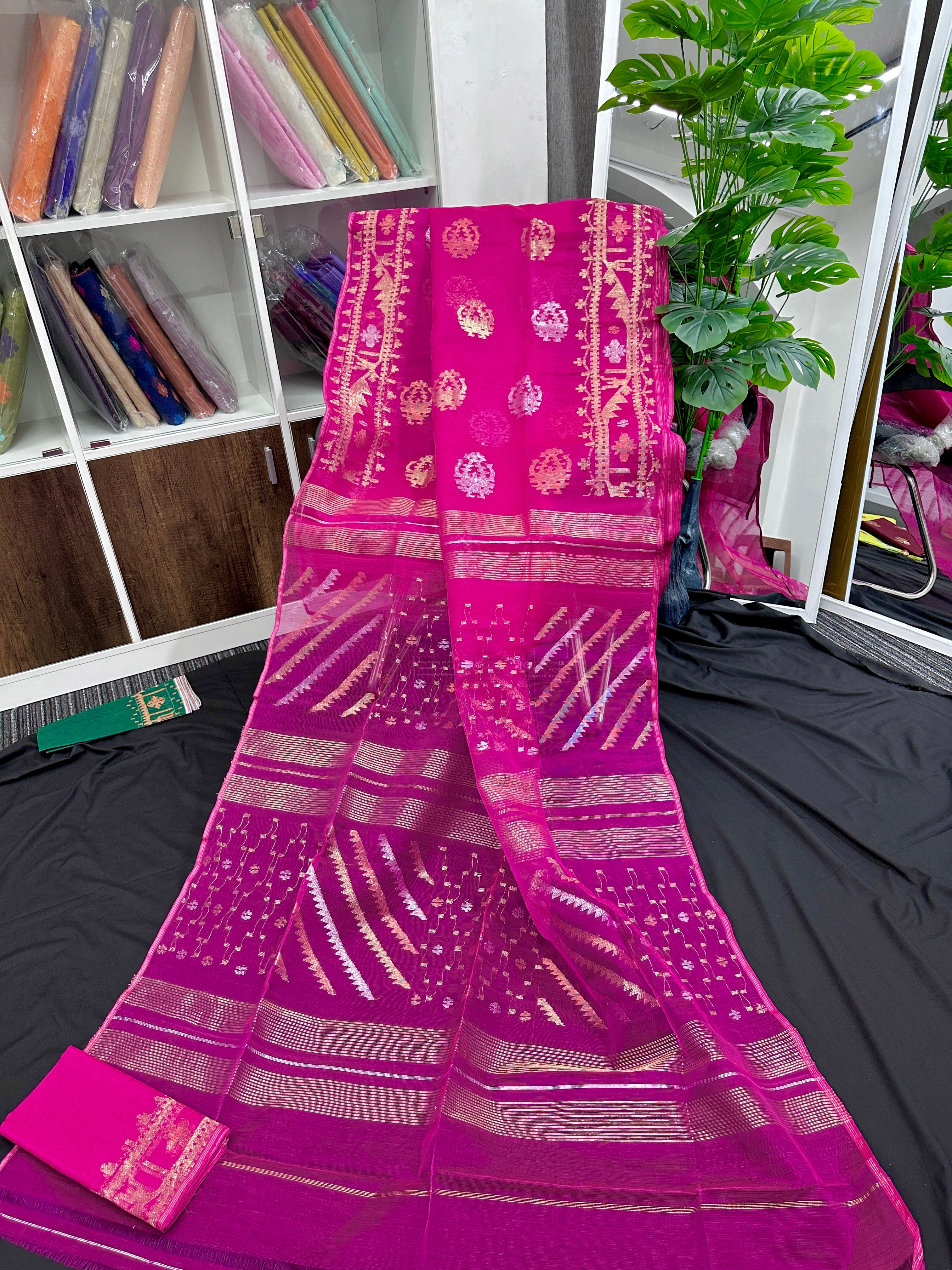 MAGENTA WITH GOLDEN