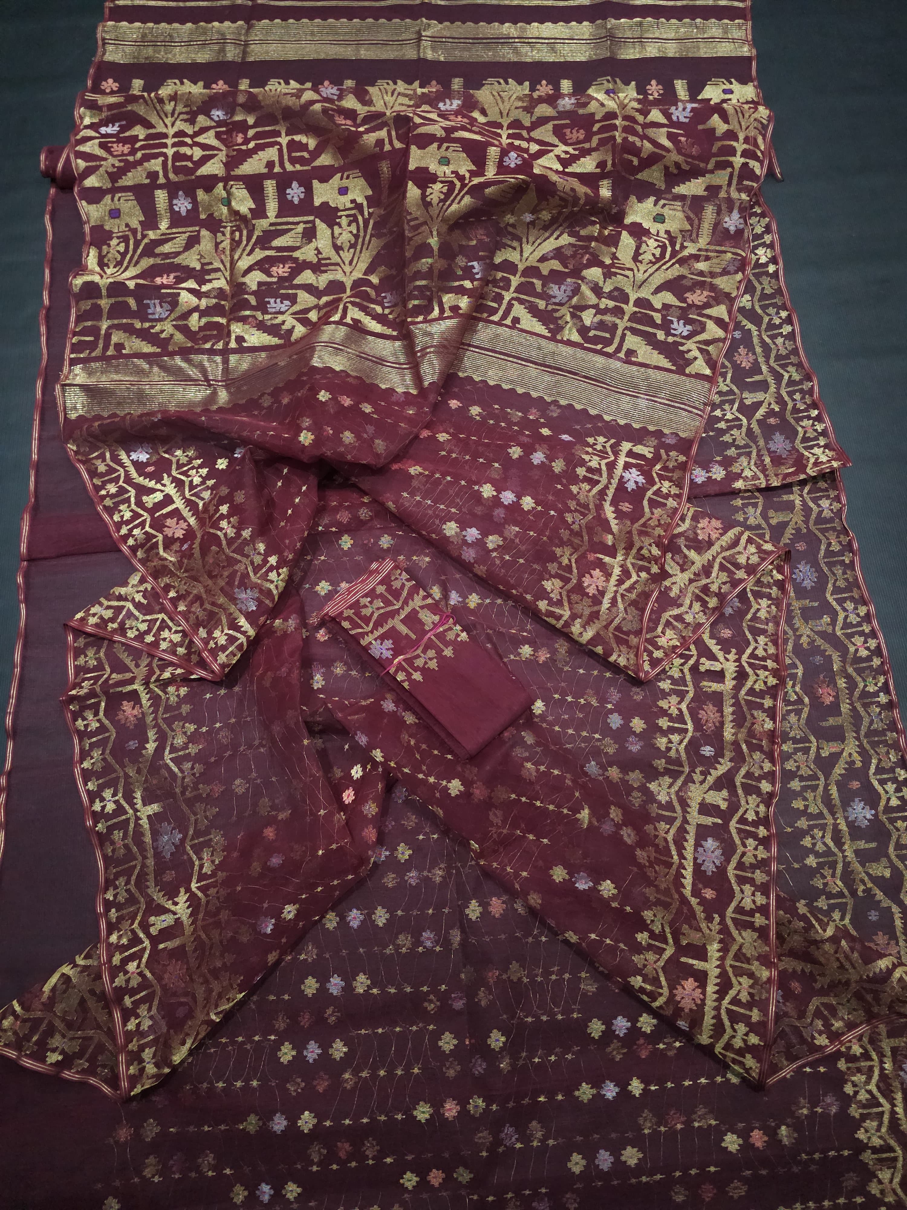 MAROON EXCLUSIVE