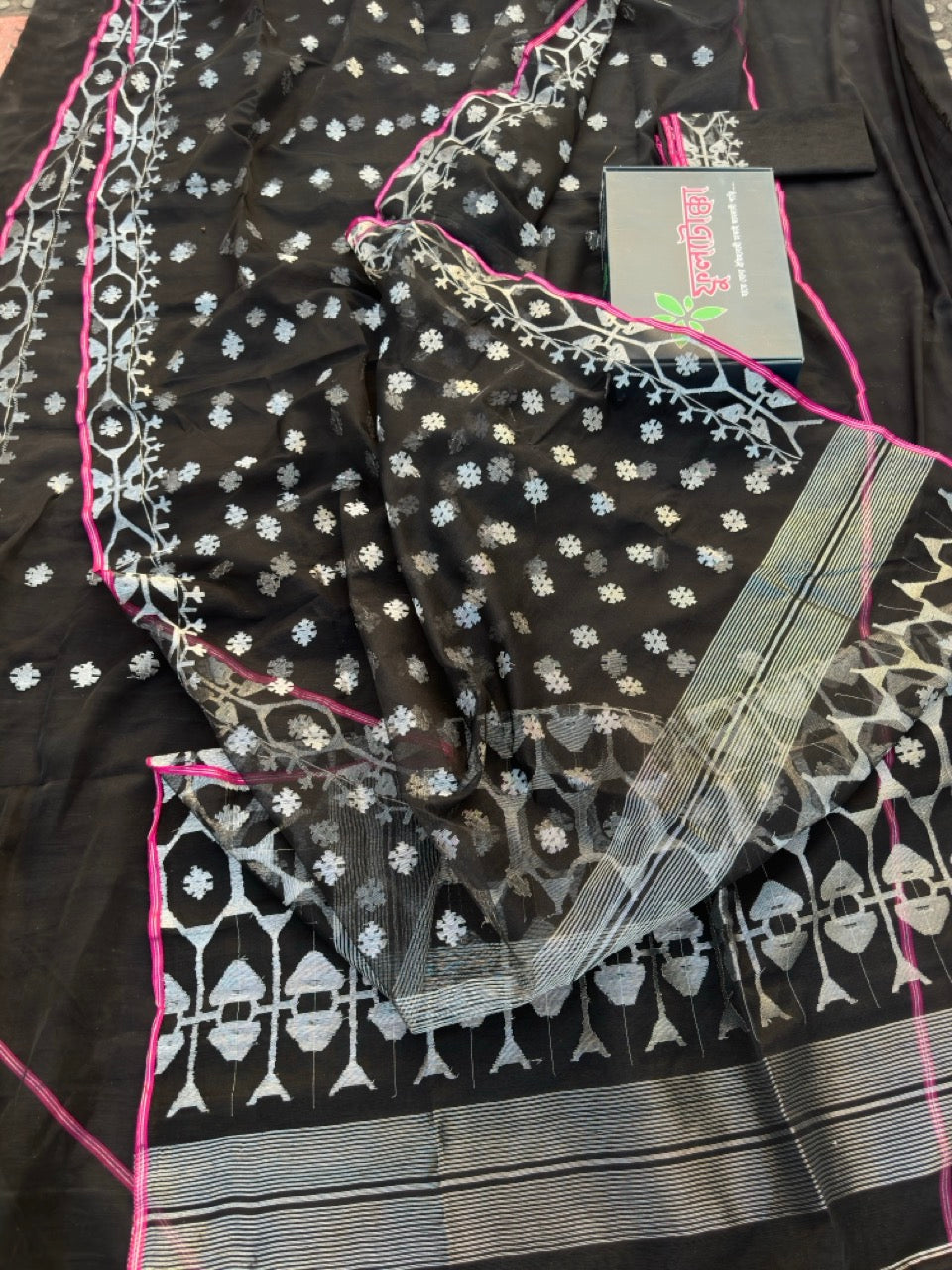 SILVERY BLACK