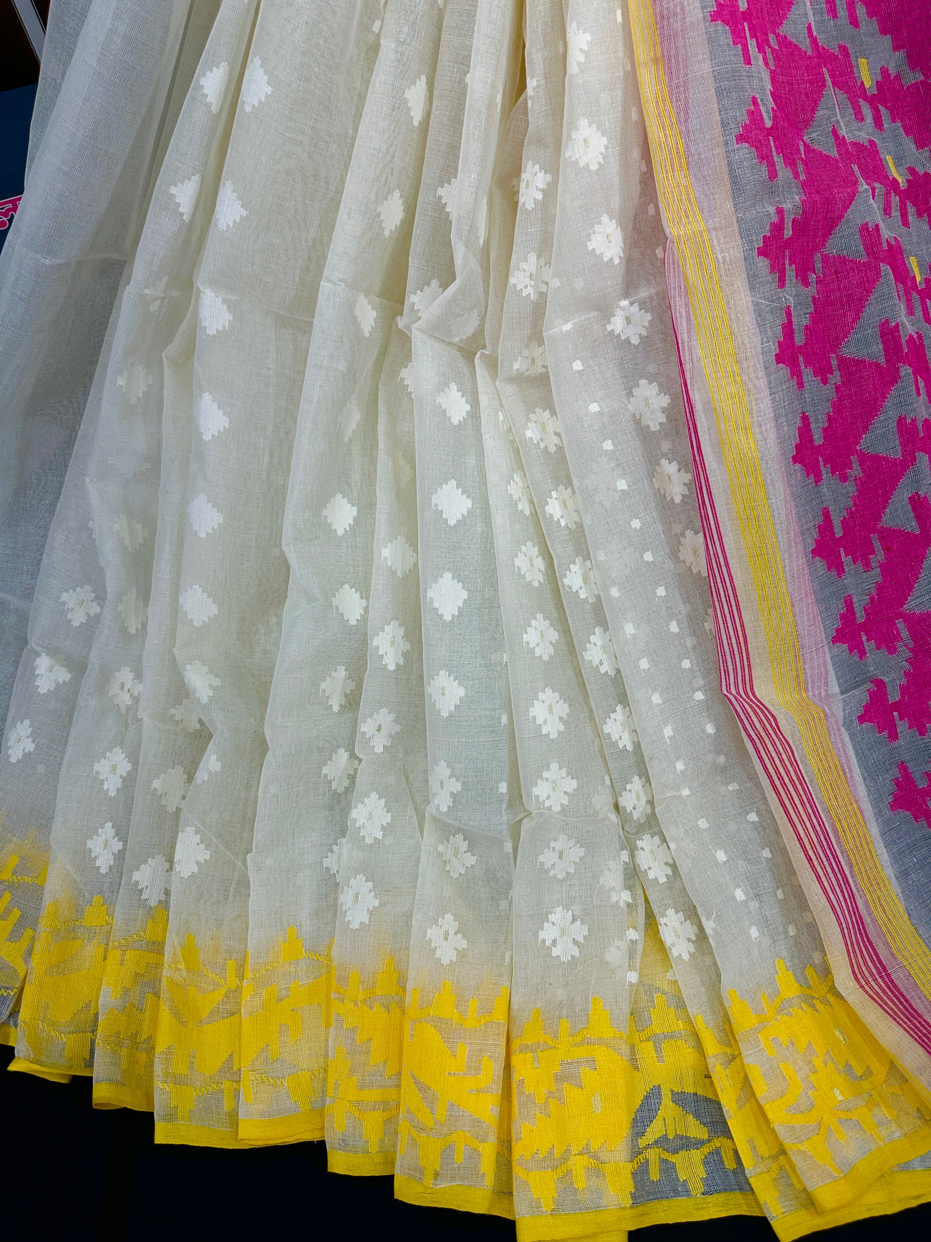 White gonga jamuna cotton jamdani saree with pink paar